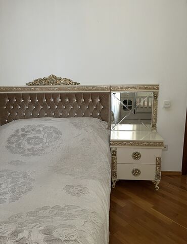 Yataq otağı dəstləri: 2 təknəfərlik çarpayı, 2 tumba, Komod, Termo, Azərbaycan, İşlənmiş — 9