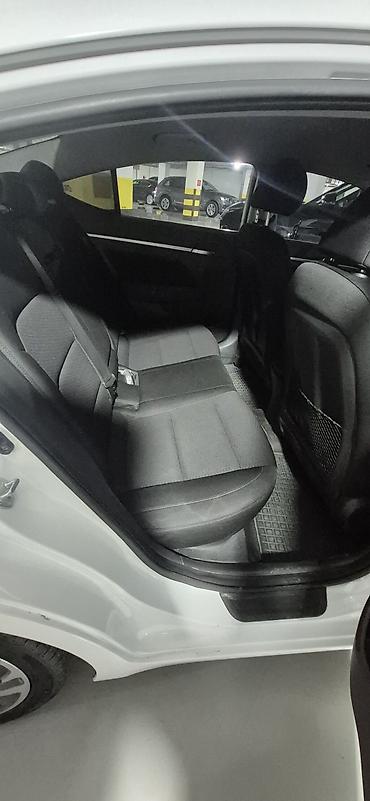 Hyundai: Hyundai Elantra: 1.6 l | 2019 il Sedan — 9