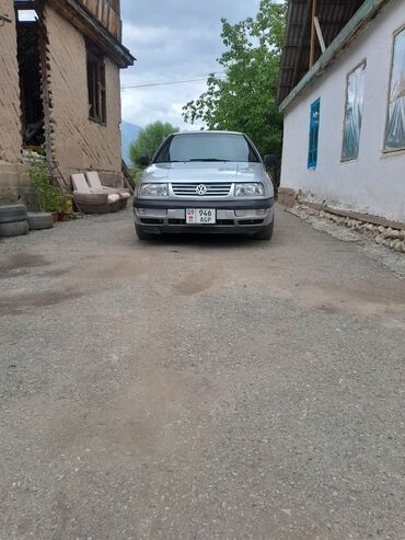 авто шына: Volkswagen Vento: 1994 г., 1.8 л, Механика, Бензин, Седан