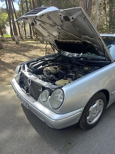 Mercedes-Benz: Mercedes-Benz E-Class: 2 l | 1997 il Sedan — 20