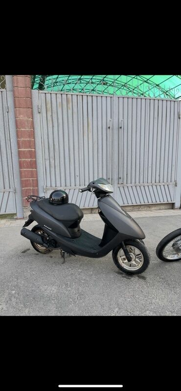 соко сатылат: Скутер Honda Dio, инжектор расход 2 литра выполненный в черном цвете