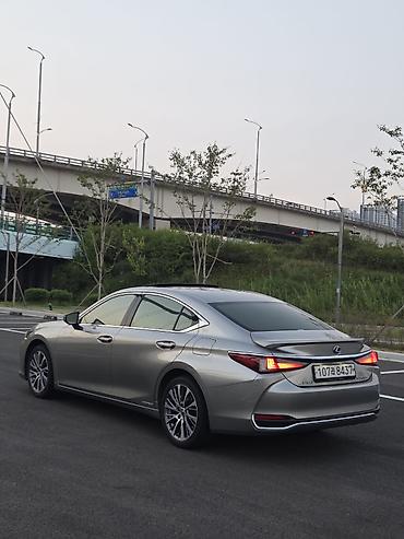 Другие детали салона: Lexus — центральная консоль и интерьер с премиальным функционалом — 22