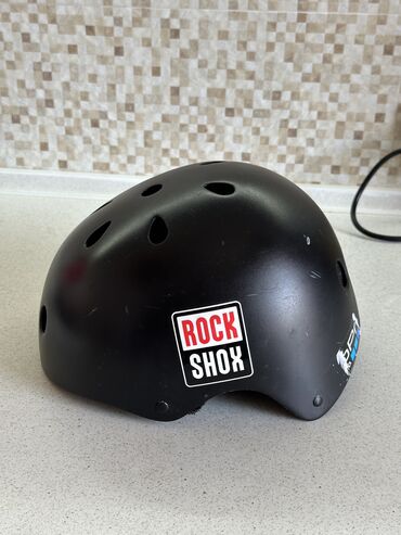 спорт магазин бишкек: Продаю велосипедный шлем (котелок). Состояние хорошее. Удобный