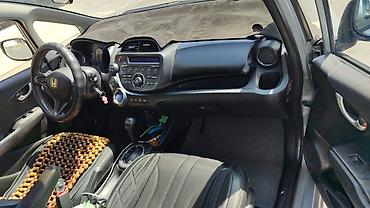 авто для такси: Honda Fit: 2011 г., 1.5 л, Вариатор, Гибрид, Седан — 9