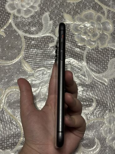 Apple iPhone: IPhone 11, Qara, Face ID — 5