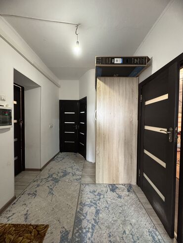 дом на ошском рынке: 3 комнаты, 55 м², Хрущевка, 2 этаж, Косметический ремонт