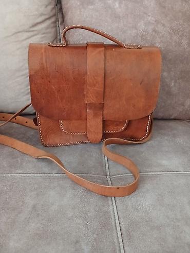 bordo mona torba: Kožna torbica preko ramena, ručni rad, klasičnog „satchel“ dizajna. - — 1
