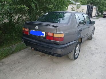 Volkswagen: Volkswagen Vento: 1992 г., 2 л, Механика, Бензин, Седан