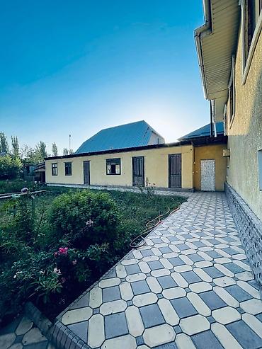 200: ✨ Продаётся просторный дом в Новопокровке! ✨ 🏡 Площадь дома — 200 м² — 3