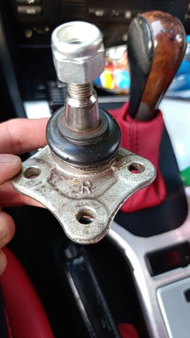 Digər avtomobil ehtiyat hissələri: Mitsubishi Lancer X 2008 buraxılış avtomobili üçün dayaqça. Bu — 20