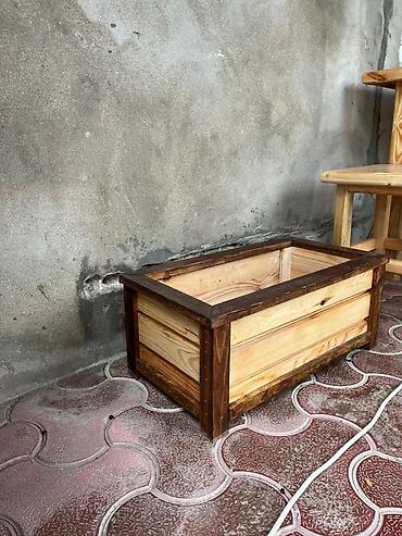 Bitkilər üçün dibçəklər: Xalis taxtadan dibçək. 25 manat — 4