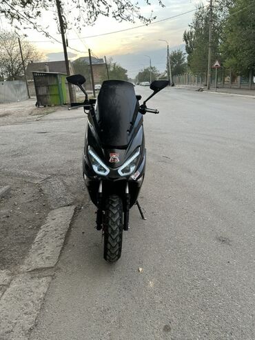 Скутеры: Макси-скутер Yamaha, 150 куб. см, Бензин, Б/у