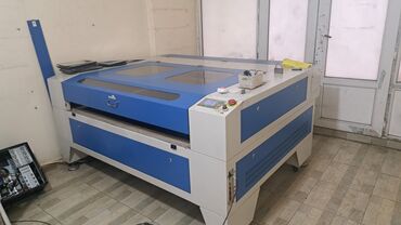 Lazer aparatları: CO2 Lazer Kəsmə və Qravür Maşını – böyük format Xüsusiyyətlər: - İş