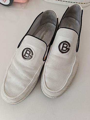 voile blanche: Белые мужские слипоны VP Classic. - Материал верха: перфорированная — 2