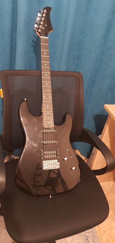 гитара для новичка: Электрогитара+чехол+ремень+5м кабель -Электрогитара Rocket HSS