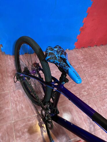 BMX velosipedlər: Salam. Ram - alminumdur Tormuz- TANKE Hidrolik əyləclər. Yağ — 15