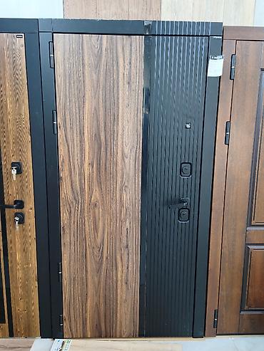 Metal giriş qapısı – taxta görünümlü panel və şaquli relyefli qara lalafo.az -da Metal giriş qapısı – taxta görünümlü panel və şaquli relyefli qara