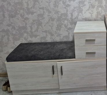 Komodlar: Yeni, Düz dolab, Ayaqqabı dolabı
