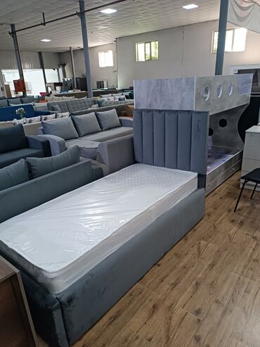 Комплекты столов и стульев: Односпальная Кровать, Новый