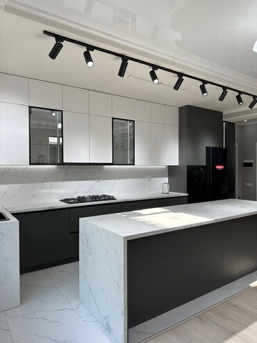 Кухонные гарнитуры: Современный кухонный гарнитур, разработанный для функциональности и — 12