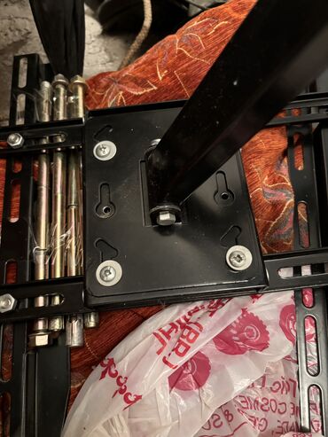 Кронштейны: Новый !!! Универсальный Настенный кронштейн для телевизора подходить at lalafo.kg — 6 Кронштейны: Новый !!! Универсальный Настенный кронштейн для телевизора подходить — 6