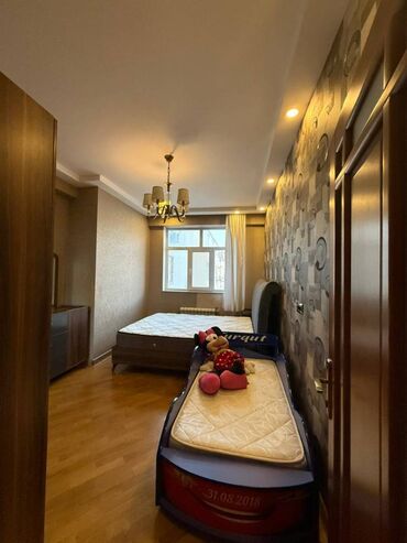 Uzunmüddətli kirayə mənzillər: Xaqlar metrosu yanınında mənzil kirayə verilir. Mərtəbə 16/14. Ümumi — 7