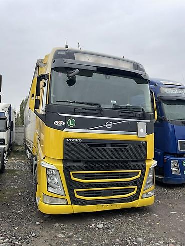 Тягач, Volvo, Тентованный