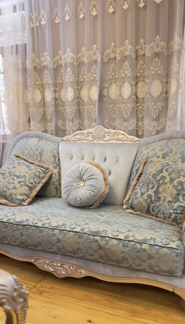 amk fasad qiymeti: Klassik divan, Divan