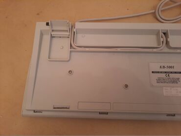 Tastature: Stara,retro tastatura sa din konektorom — 12