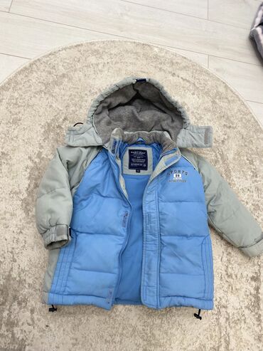 детская зимняя куртка: Продаю куртки зимние и на мальчика ростовка синия 100, серая 100