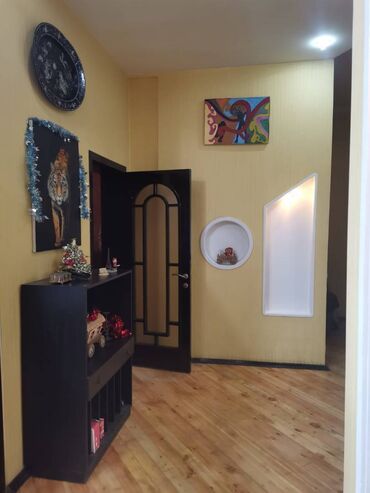 Mənzil kirayələyirəm: 5 otaqlı, 200 kv. m — 8