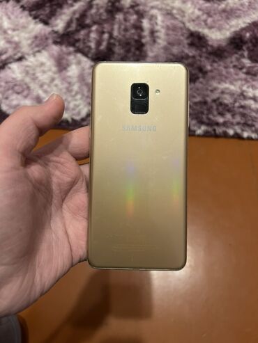 Digər mobil telefonlar: Smartfon – qızılı rəngdə Xüsusiyyətlər və dizayn: - Ekran: tam ön — 7