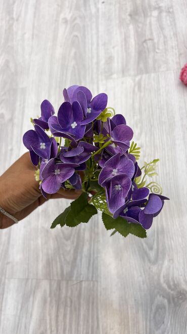 Süni güllər: Suni gullerin topdan perakenden satisi
5 azn baslayan qiymetler — 26