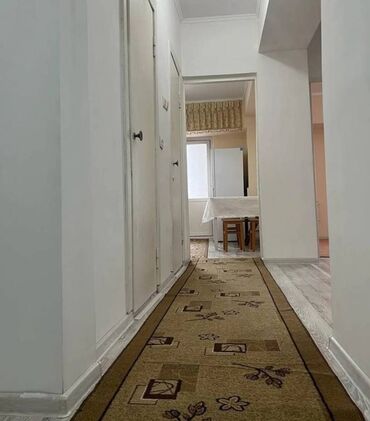 срочно продаётся 1 комнатная квартира в районе ошского рынка по улице кенсуйская: 2 бөлмө, 49 кв. м, Жеке план, 10 кабат, Евроремонт