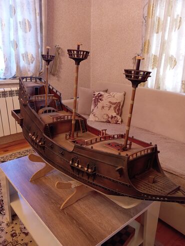 Gəmi modelləri: Taxta maket gəmi – 17-ci əsr tipli üç dirəkli yelkənli kalyon - — 8