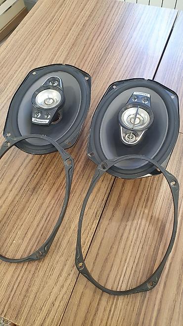 Колонки и сабвуферы: Maşın audiosistemi dəsti bütün şünurlar mövcutdu kalonkanin her biri — 5