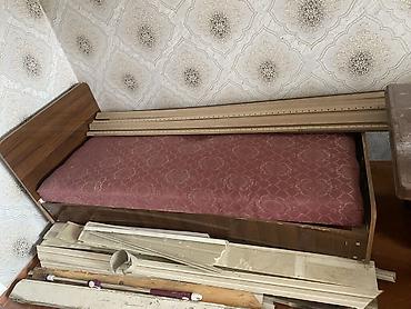 taxta stollar: Tək nəfərlik taxta çarpayı və döşək - Ölçü: təxmini 90×190 sm tək — 2