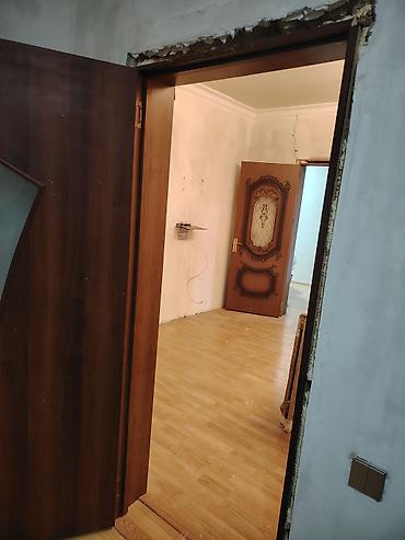 qapi baglayan: Taxta daxili qapı – şüşəli dekorlu model .Qiymet 3eded ucun nezerde — 3