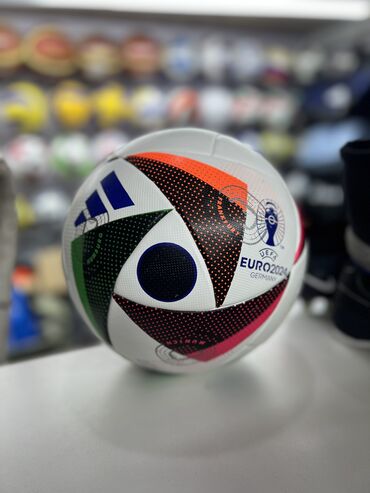 футбольные мячи: Футбольный мяч Adidas Euro 2024
Размер 5
Материал: полиуретан