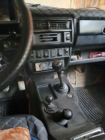 lada diskləri: LADA Niva 4x4, mavi rəng, 5 qapılı universal kuzov. Xüsusiyyətlər: - — 8