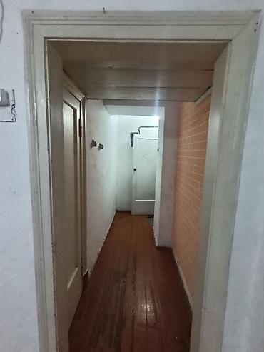 меняю на кв: 1 комната, 30 м², Индивидуалка, 2 этаж, Старый ремонт — 4