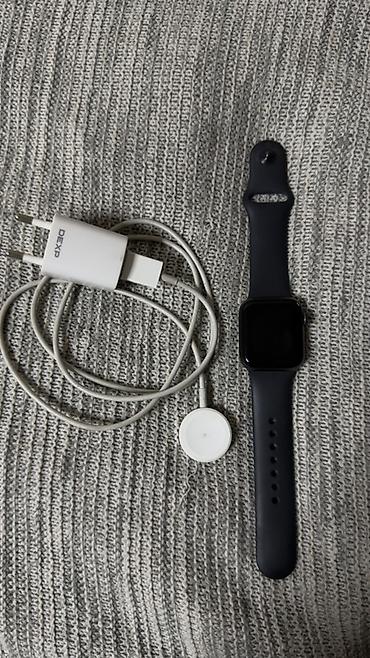 Смарт-часы Apple Watch (серия 5 / 40 мм (S/M) в черном цвете, с черным