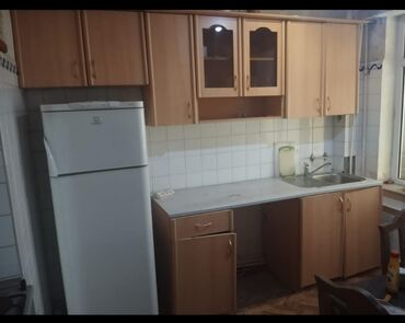 раковина для кухни: (Metbext mebbeli) yaxwi veziyyetde moyka ùzerinde verilir qiymet 90