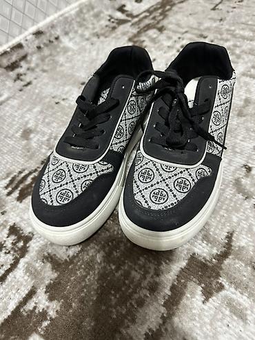 Krasofkalar və idman ayaqqabıları: Maştağadadır Çox az istifadə olunub İçində tam təzəsi də var — 11