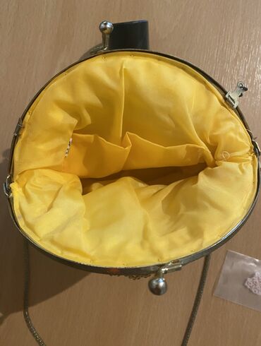 Çantalar: 1.Ziyafet və xususi gunlər üçün nəzərdə tutulmuş əl çantasidir. Temiz — 11