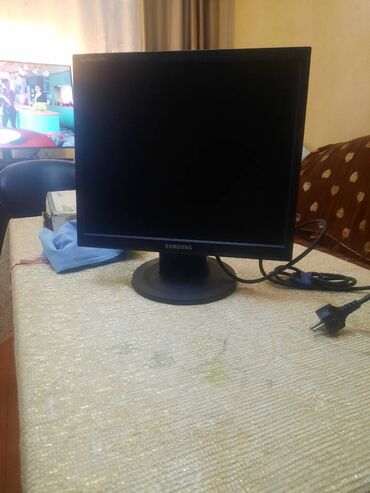 lcd monitor: Monitor yaxshi veziyyetdedir,ishleyir