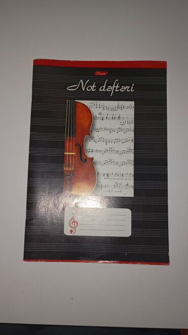 Lövhələr: Musiqi dərsləri və not yazmaq üçün nəzərdə tutulmuş notalı dəftər. Üz
