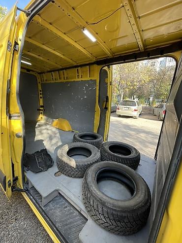 обшивка на одиссей: Mercedes-Benz Sprinter (длинная база, высокий кузов), желтый фургон — 4