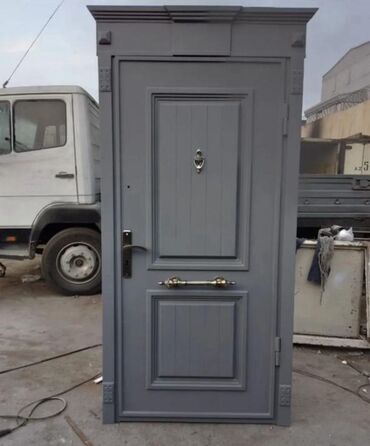 şef qapi: Mənzil üçün Yeni Giriş qapısı Tac ilə, Pulsuz quraşdırma, Pulsuz çatdırılma, Ödənişli çatdırılma