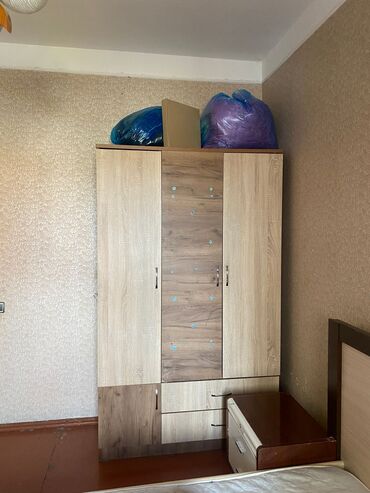 старый шкаф: Açılan, 3 qapılı Düz dolab, Qarderob, paltar dolabı